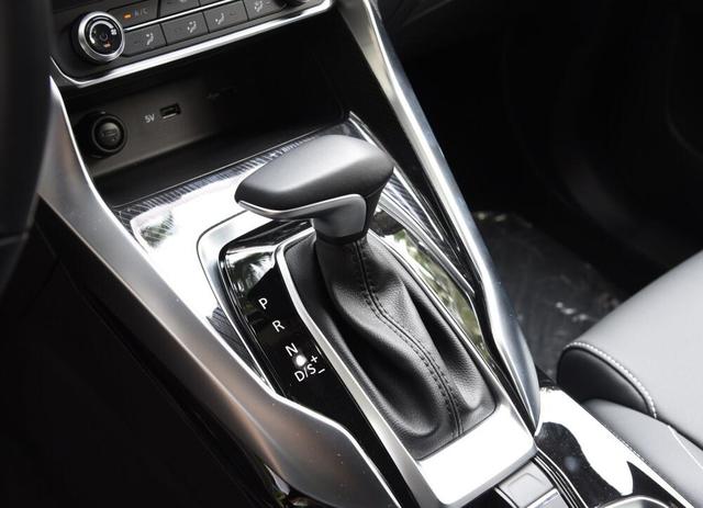 匹配三缸机和双离合,售价8.68万元起的大通G50注定成“炮灰”?