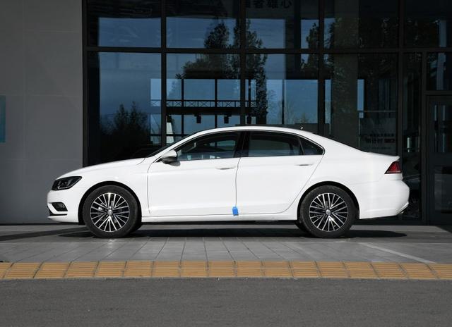 大众唯一宽体轿跑，颜值不输最美CC，起步就是1.4T还不到12万