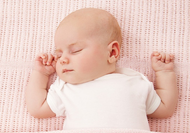 婆婆总喜欢把睡着的孩子叫醒，说白天睡多了晚上不睡觉，怎么办？