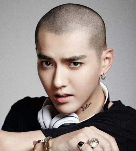 光头男星秀"颜",吴亦凡99分,冯绍峰76,而他却挫到垫底