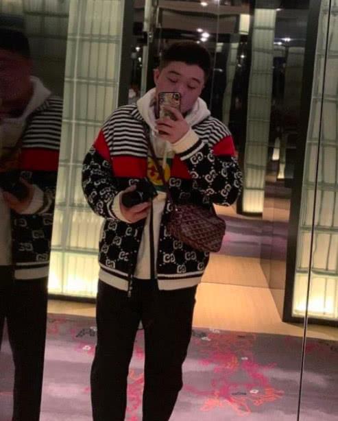 中国富二代用父亲信用卡买了辆3千万布加迪,在网上炫耀账单
