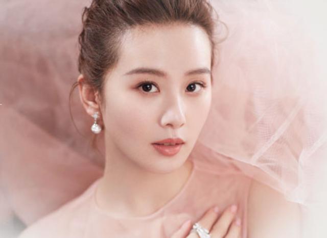 小八卦,刘诗诗认为自己相貌平平?唐嫣精神紧张