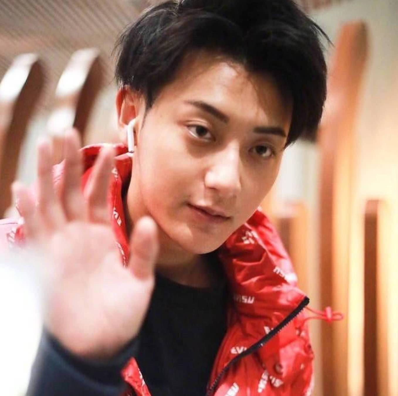 蔡徐坤:我素颜丑,张艺兴吴亦凡:我才丑