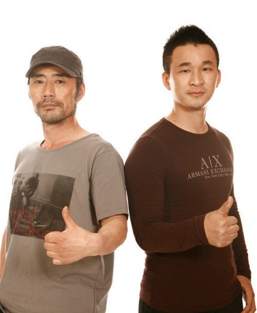 旭日阳刚近况，一个年入百万一个街头卖艺，差距变得好大