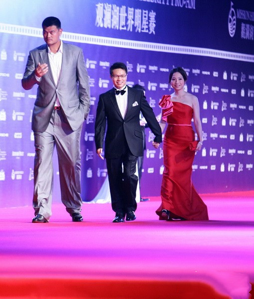 男女星携手走红毯:黄渤真勇气,闫妮真女神,最后一对出场爆棚!