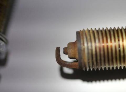 老司机提醒：出现这几种现象要及时更换火花塞