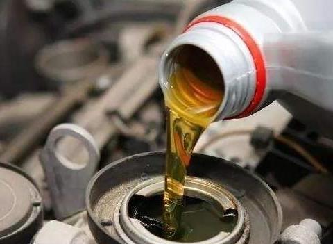 5000公里换机油这种说法不靠谱，维修工：不想修车就按我说的来