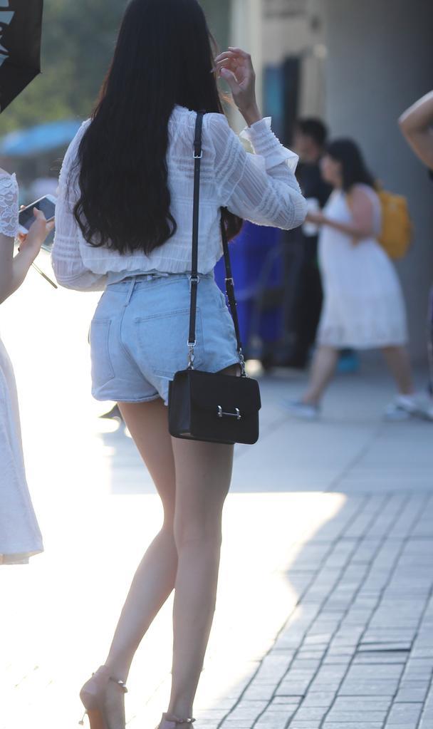 街拍:逛街时遇到这些动人的背影,你逃得过去吗?