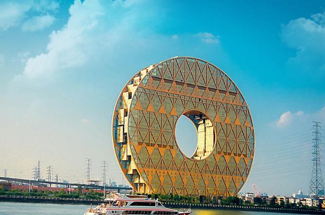 中国两处地标建筑,都是圆形,一个广受称赞,一个却受到