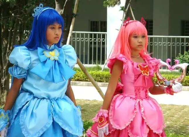 两人同演《巴啦啦小魔仙》走红，今一人片约不断，而她成了网红!