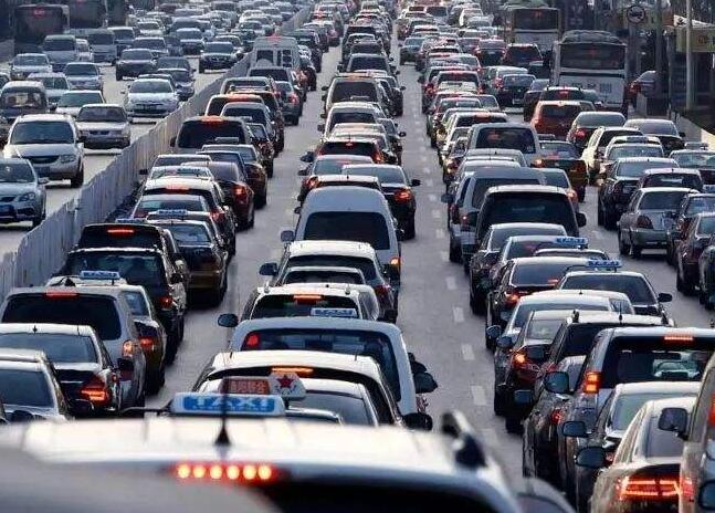 国内首个禁售燃油车地区已敲定，当地车主很郁闷，外地车主乐了