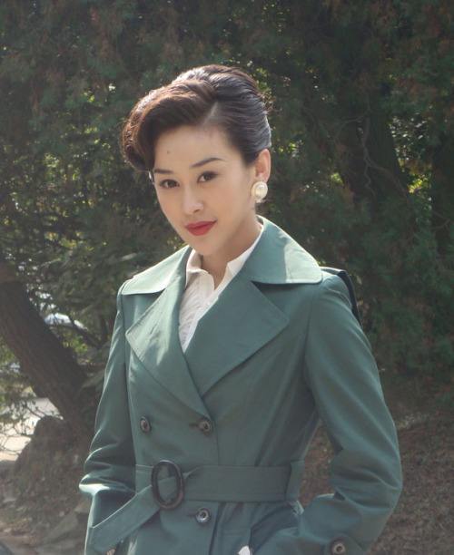 靳东一生爱过的三个女人，到最后却娶了结过婚的她