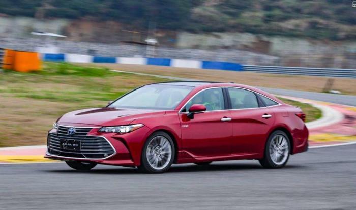 凯美瑞做梦都没想到,抢饭碗的居然是亚洲龙?