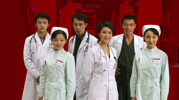 刘钧饰演男一号冉怀舟,是一名主治医生,第一集未婚妻就去世了,也是惨.