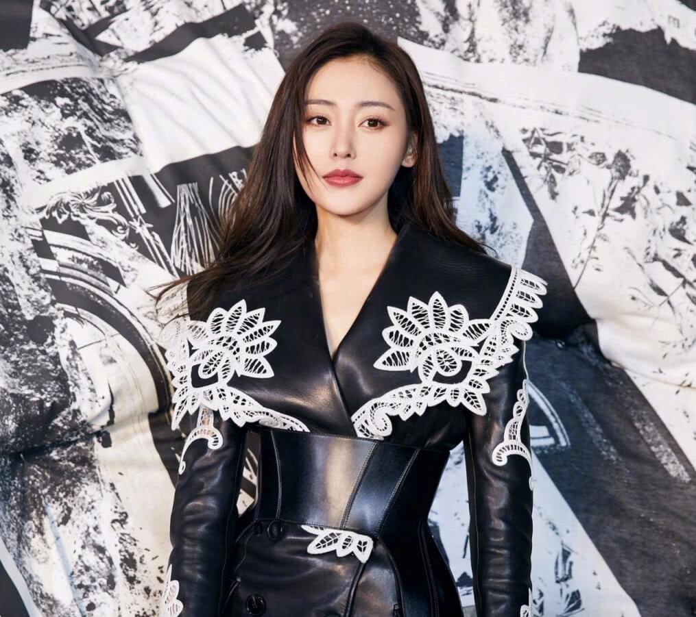 张天爱又闹笑话,与张若昀杨洋关系冷淡,不近男