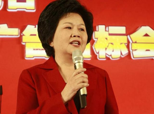 邢质斌主持新闻联播28年，却因广告损害了形象，今71岁憔悴无人识