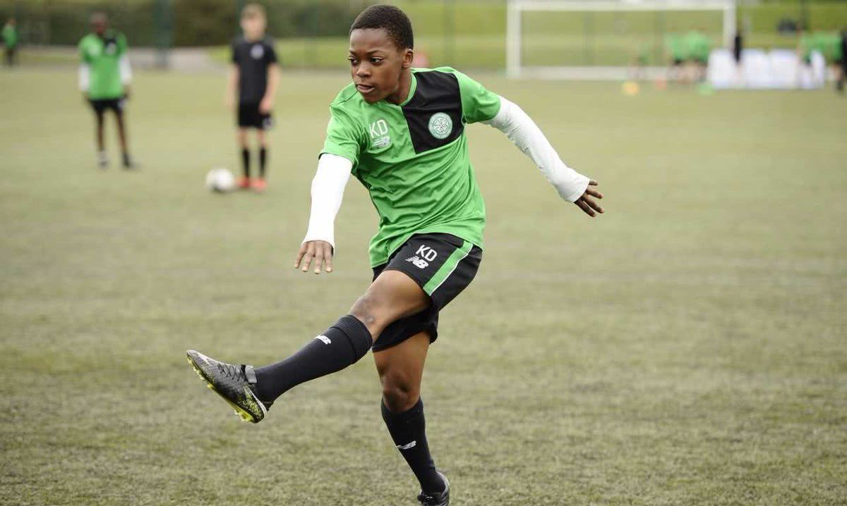 看看什么叫足球神童!15岁的他引巴萨垂涎 又一