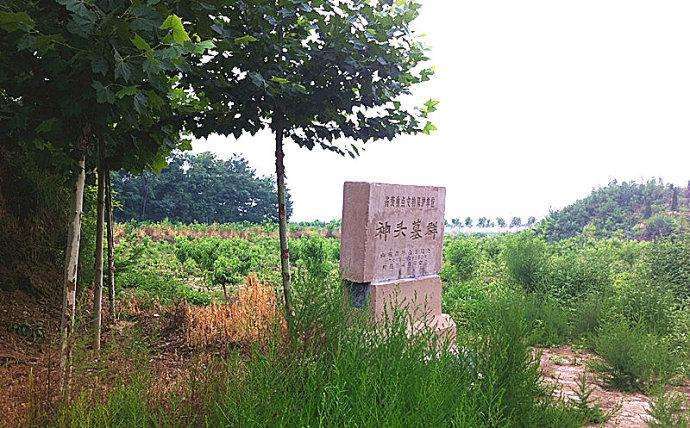 的一个小村落竟然有传说中的七十二疑冢!