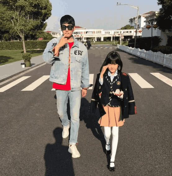 陆毅女儿的腿也太长了吧!直接秒杀同龄同学,细