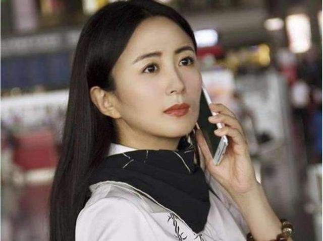 她17岁出道，与于和伟老婆撞脸，41岁低调生二胎，丈夫至今成谜