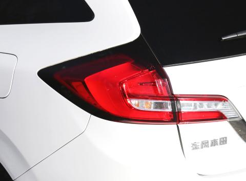 加长版本田飞度降了！比GL6大气 轴距2760mm油耗6.3L 仅12.19万