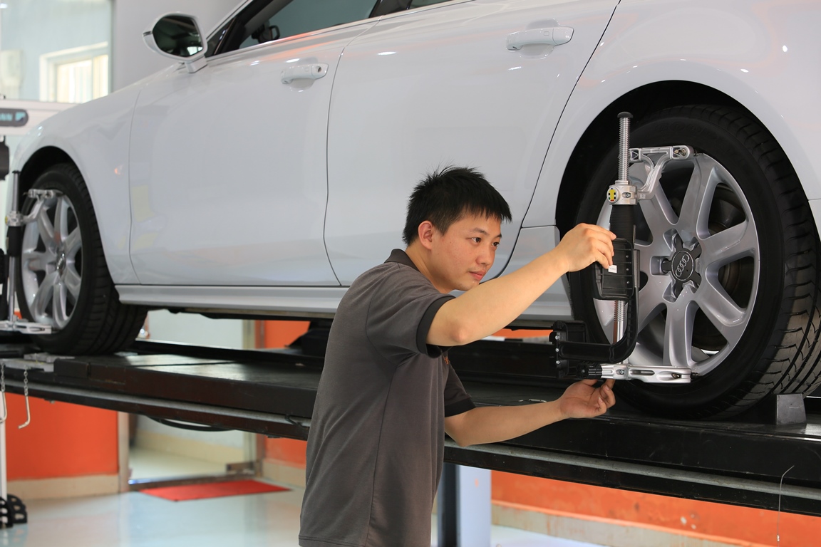 如何判断汽车要不要做四轮定位?