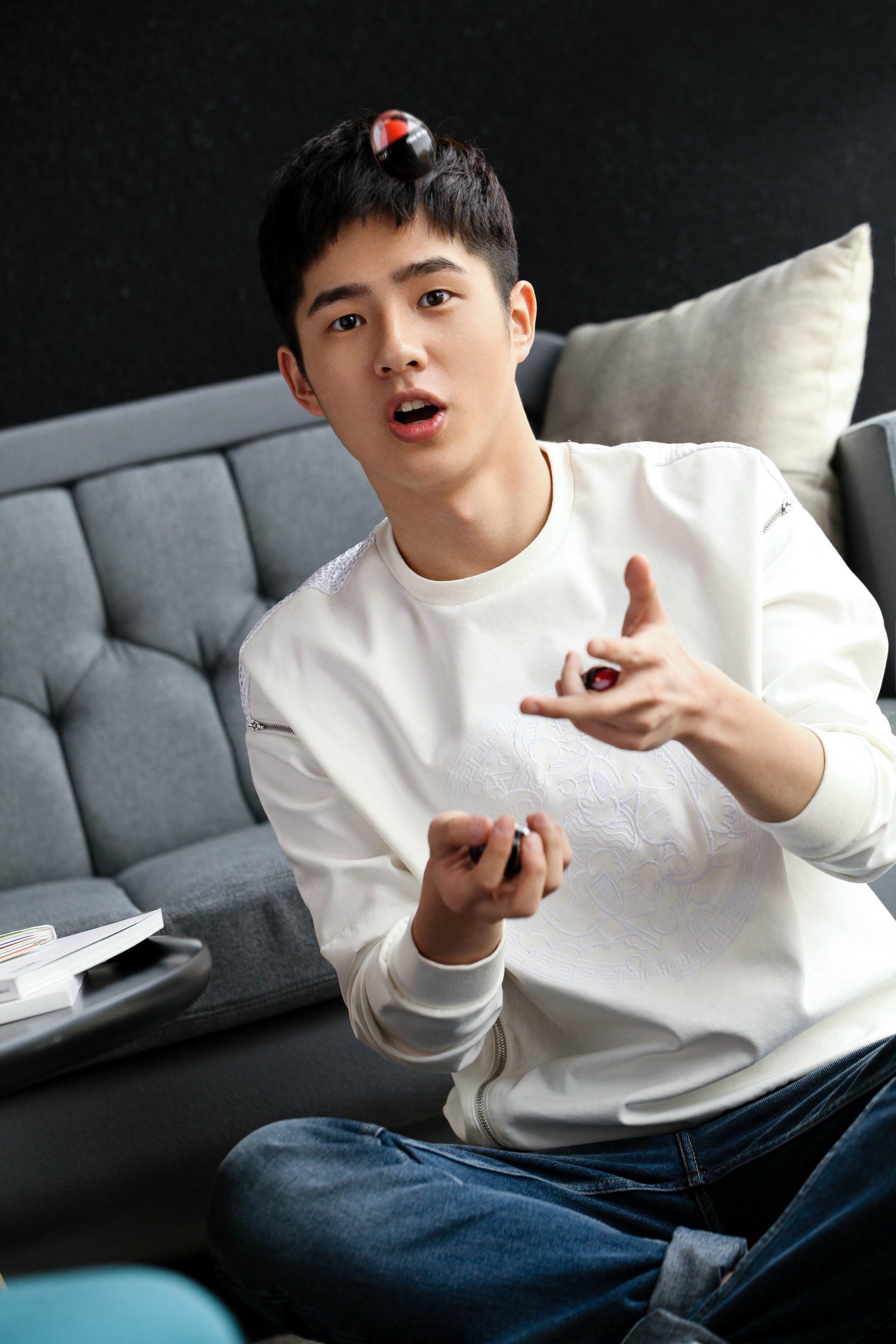 刘昊然不收礼物,对粉丝说话超温柔,网友:可以收信,快写信!