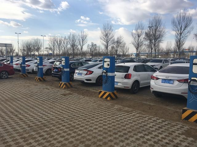 在上海,夫妻年收入15万,为何感觉买不起车