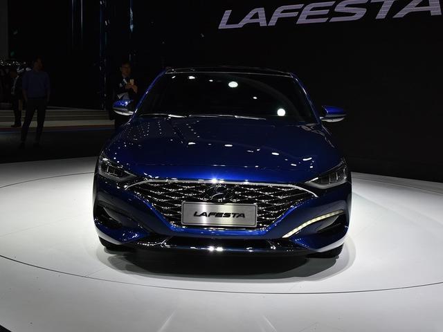终于不再加价抢思域,这车1.6T压榨204马力,配7速双离合,卖15万