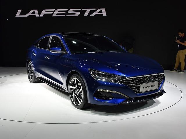 终于不再加价抢思域,这车1.6T压榨204马力,配7速双离合,卖15万