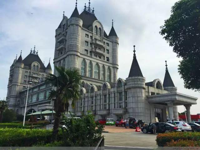 中国最奢华高速服务区!犹如魔幻城堡,堪比5A级风景区!