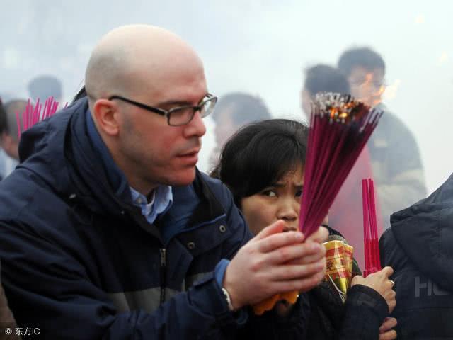 瑞典暴力驱逐曾家事件发生后,为何有些国人不