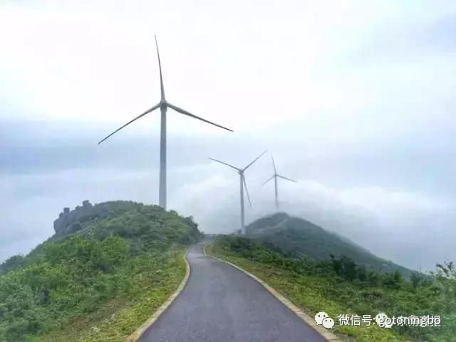 宁海东海云顶风电场星光点点星空下的风车别有一番韵味