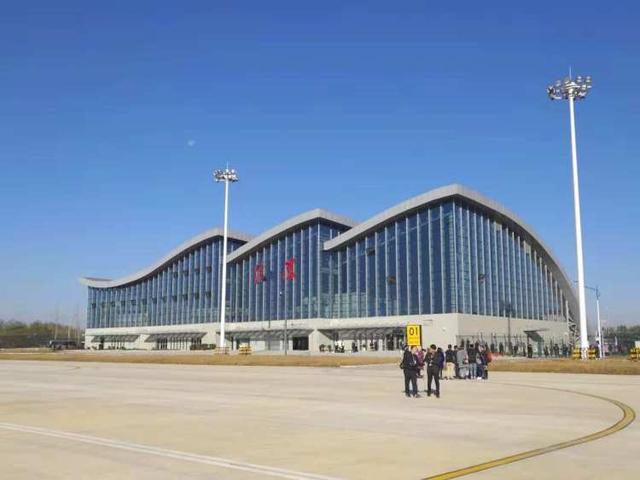 可以坐飞机从上海到信阳啦!今天,首个商业航班