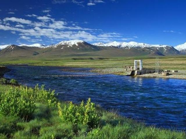 巴基斯坦美女游客来到中国旅游,说连回去的路