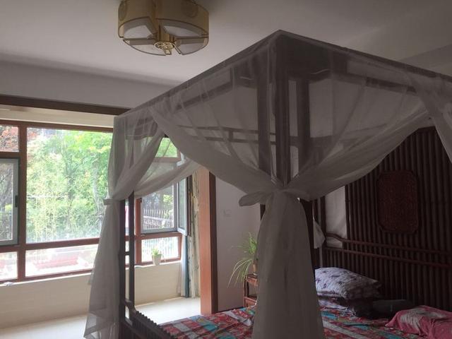 买一楼送地下室和前后院,亲戚劝退掉换高层,装