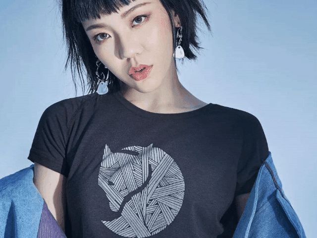 当红90后女星吴莫愁, 出道后那么火, 为何现在不火了