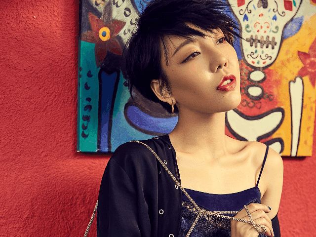 当红90后女星吴莫愁, 出道后那么火, 为何现在不火了