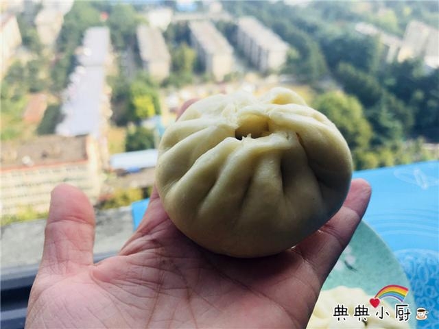 冒热气的白胖大包子,一口气你能吃几个?