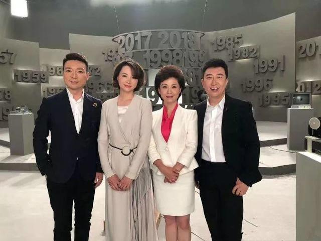 《新闻联播》主持海霞老公曝光，长相一言难尽，难怪一直不愿公开