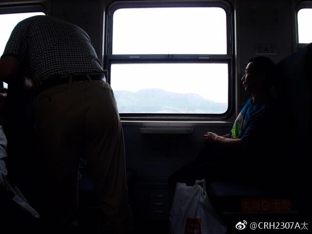 火车迷眼中绿皮车纪念京包铁路线上最后一趟绿