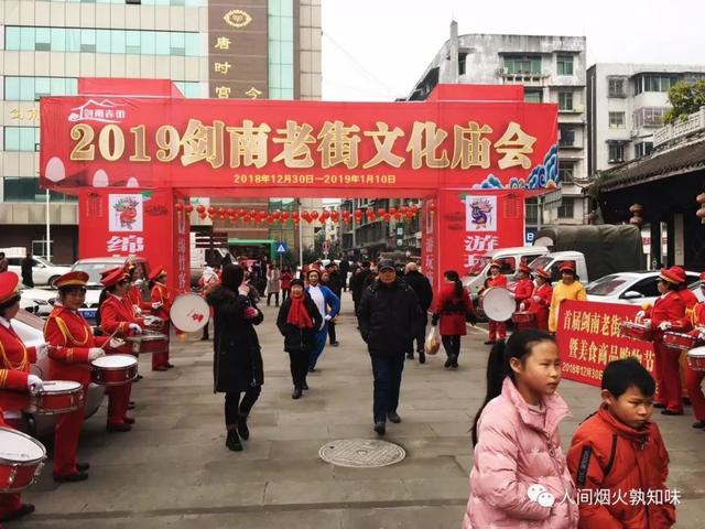 绵竹剑南老街集年画茶酒和川剧文化于一体,可惜运作不当人气欠佳