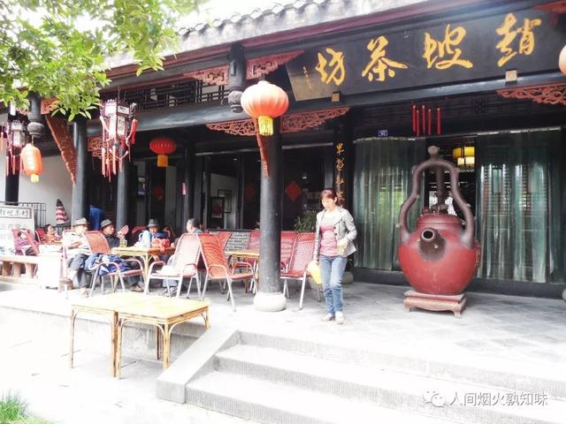 绵竹剑南老街集年画茶酒和川剧文化于一体,可惜运作不当人气欠佳