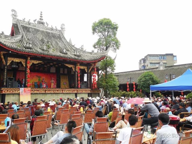 绵竹剑南老街集年画茶酒和川剧文化于一体,可惜运作不当人气欠佳