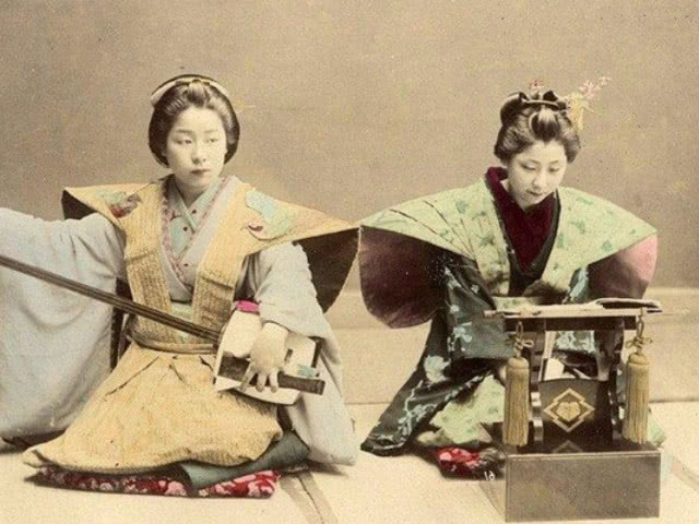 日本地方豪强势力增长,皇室退出政治舞台,进入幕府统治时代