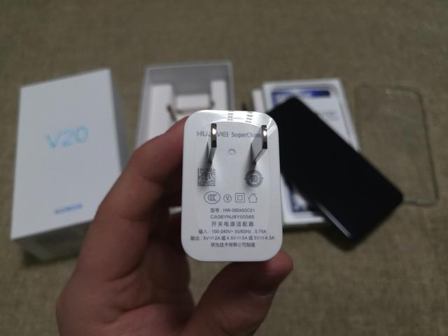 荣耀v20原装充电器参数,荣耀v20充电器参数 这里需要说明的是,荣耀v20的充电器支持5v-2a或4.5v-5a或5v-4.