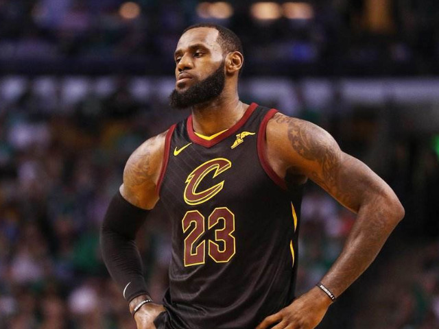 詹姆斯季后赛生涯最高分是51分,那么杜兰特和