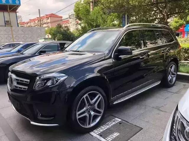 19款全新奔驰 GLS450采用升级版的3.0发动机,性能全面提升。