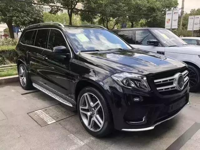 19款全新奔驰 GLS450采用升级版的3.0发动机,性能全面提升。