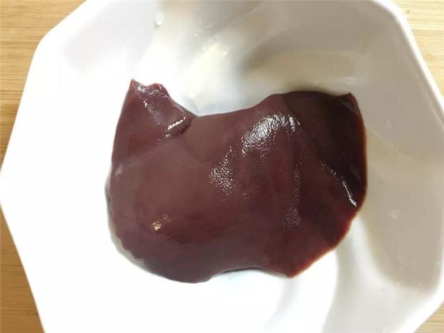 猪肝不能一起吃的菜有哪些啊 (猪肝不能一起吃的食物)